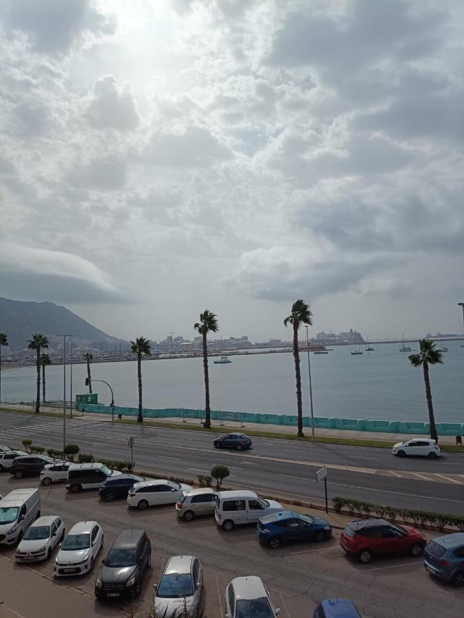 Vistas A 3 Paises Y 2 Continentes 1º Linea De Playa A 5 Minutos De Gibraltar Apartman La Línea de la Concepción Kültér fotó