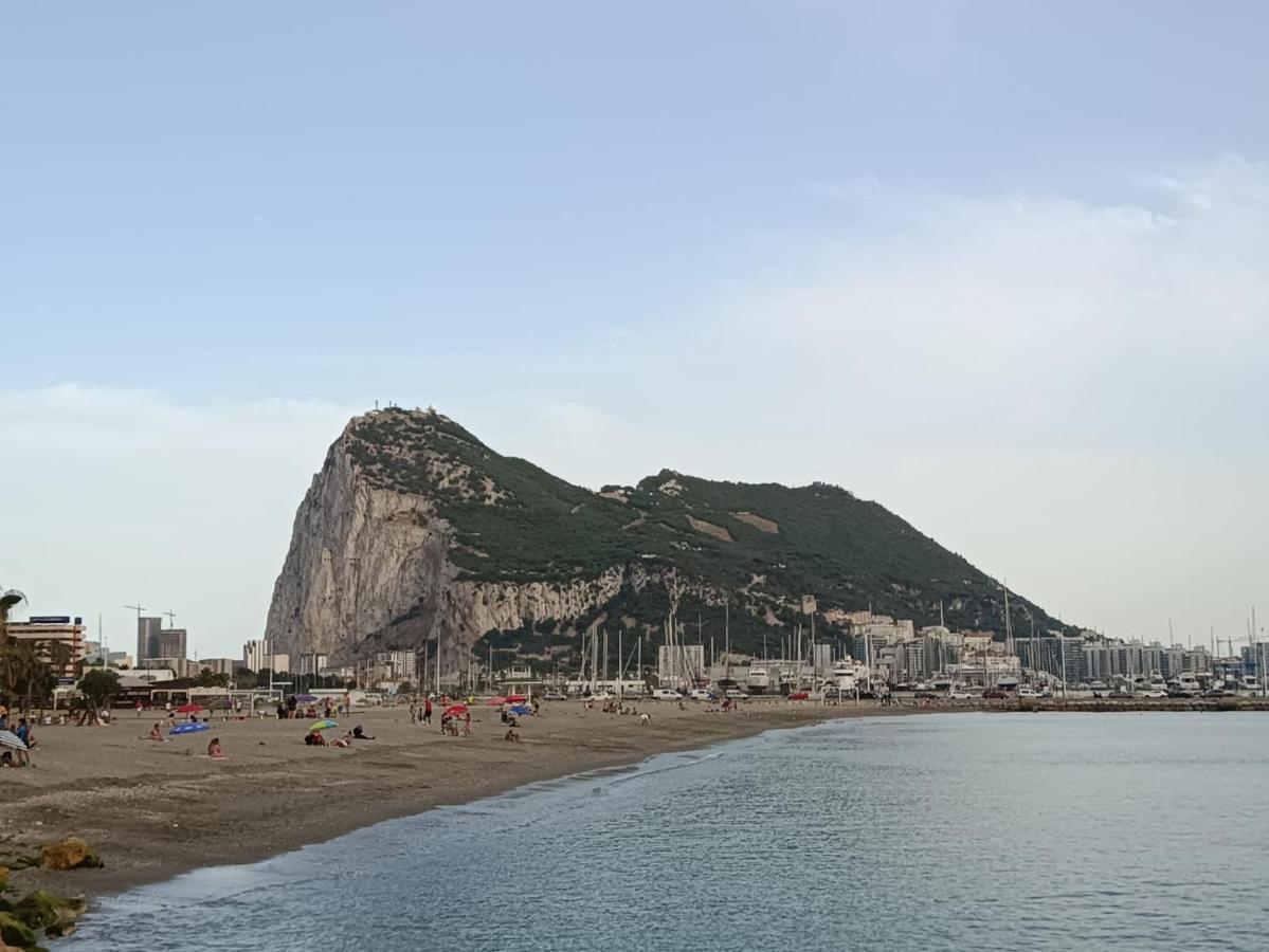 Vistas A 3 Paises Y 2 Continentes 1º Linea De Playa A 5 Minutos De Gibraltar Apartman La Línea de la Concepción Kültér fotó