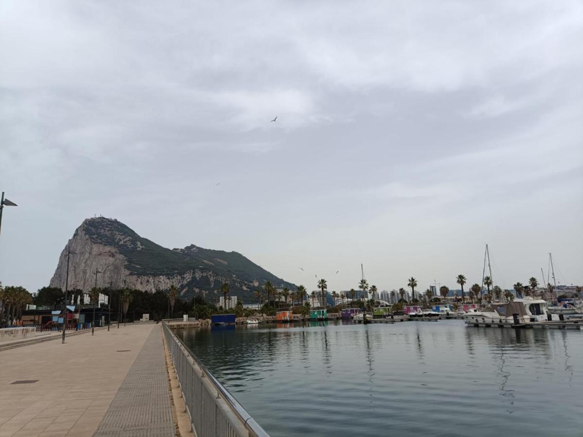 Vistas A 3 Paises Y 2 Continentes 1º Linea De Playa A 5 Minutos De Gibraltar Apartman La Línea de la Concepción Kültér fotó