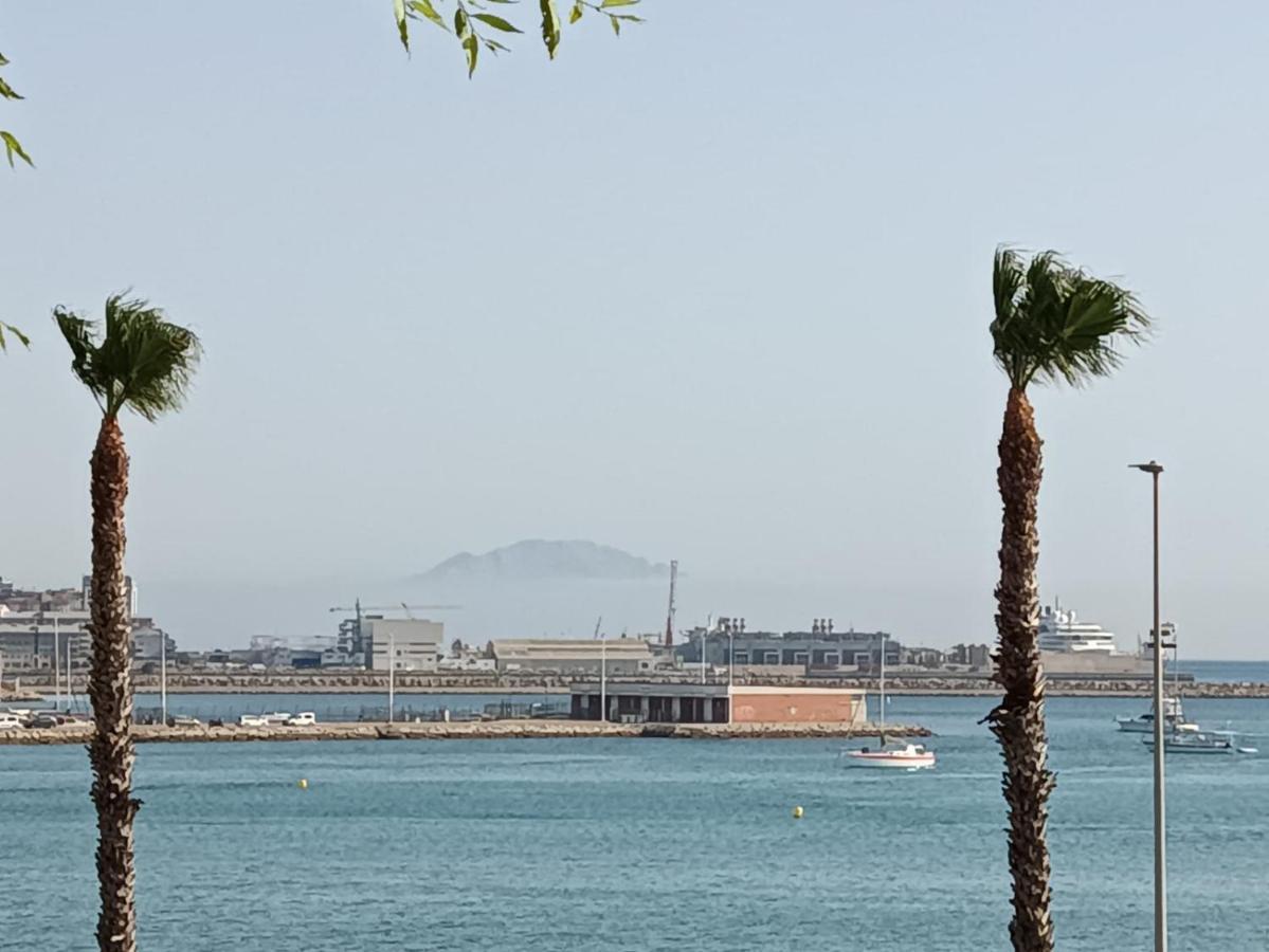 Vistas A 3 Paises Y 2 Continentes 1º Linea De Playa A 5 Minutos De Gibraltar Apartman La Línea de la Concepción Kültér fotó